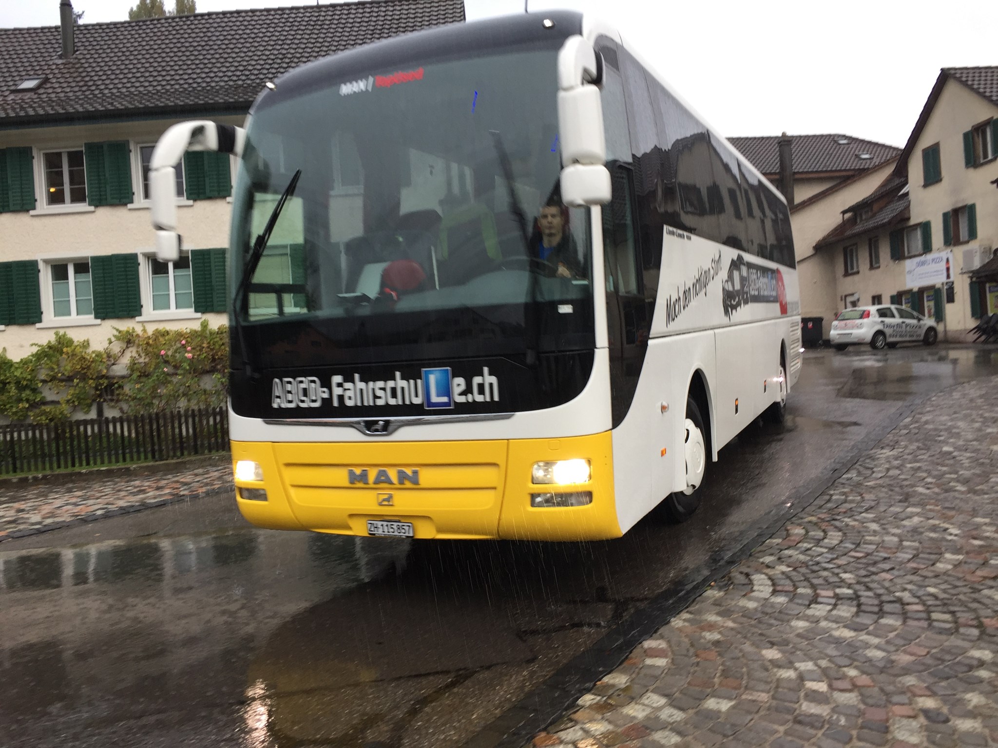 2020 MAN Lions Coach Reisebus und Fahrschulbus aus  Winterthur 